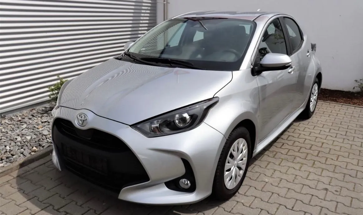 TOYOTA Yaris Image 1